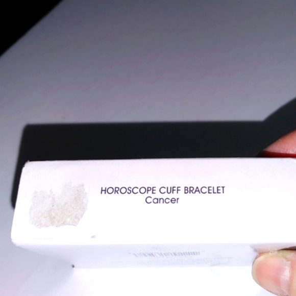 AVON - HOROSCOPE CUFF BRACELET - Picture 2 of 2